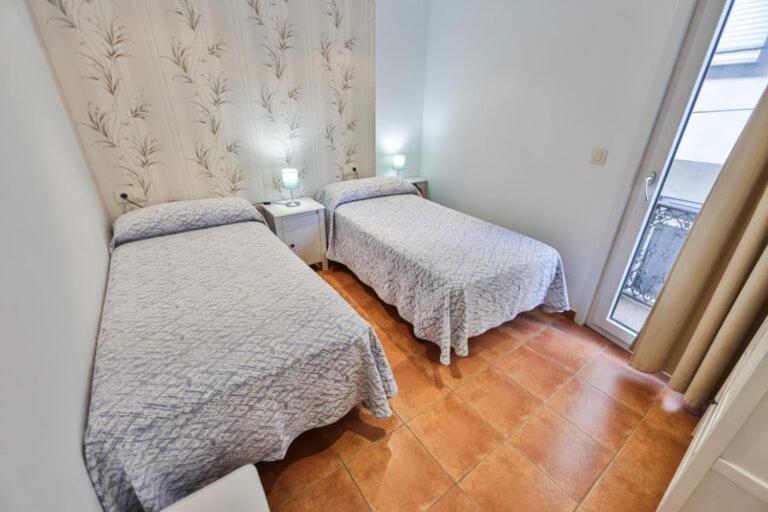 Apartamentos Arnela กามาริญาส ภายนอก รูปภาพ